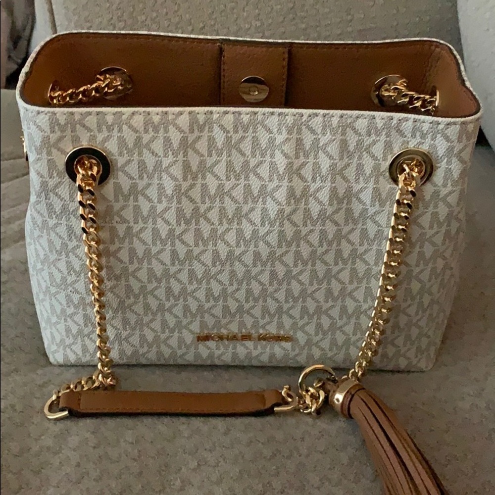 SOLD Michael Kors Messenger bag Jet set chain